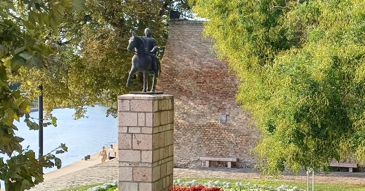 Miért olyan kicsi a győri Szent István szobor, amitől mindenki el volt ragadtatva, mégis Pistikének csúfolták?