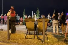 Vannak, akik kitartóan, napágyban várják a tűzijátékot