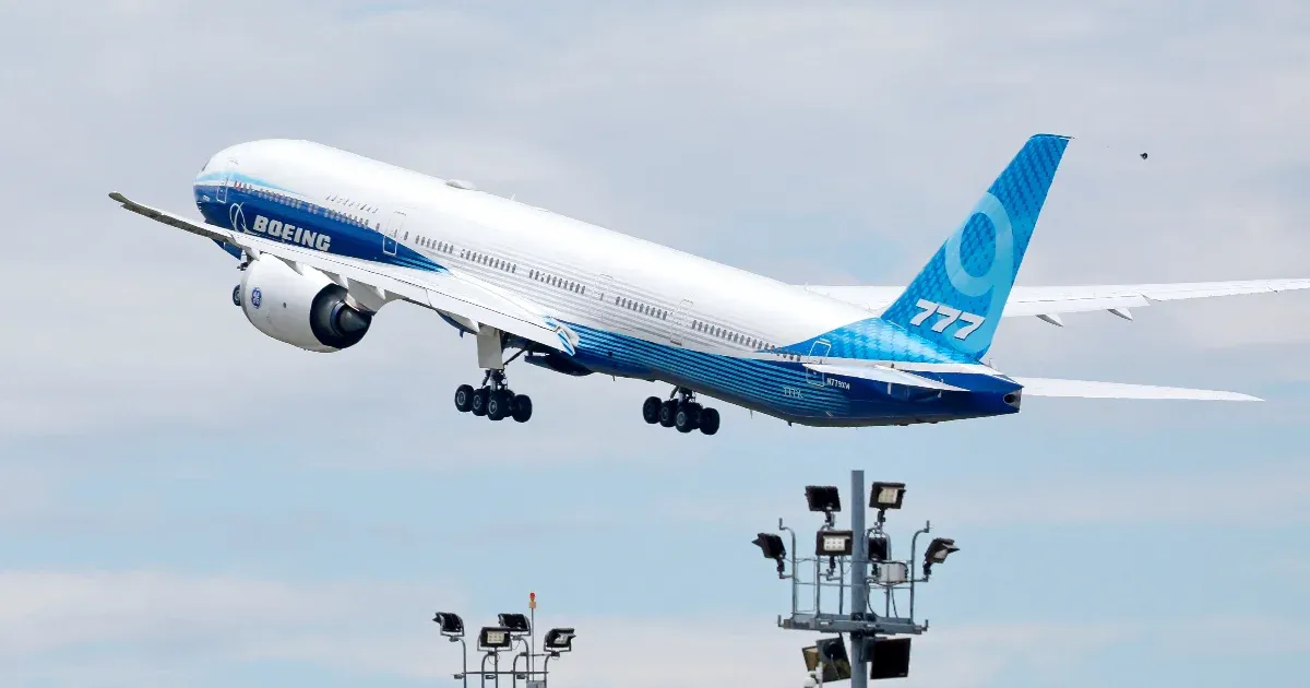 Egy alkatrész meghibásodása miatt leállítják az új Boeing gép tesztrepüléseit