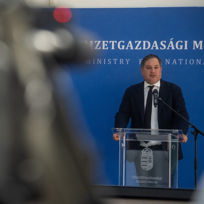 Már megközelítette azt a szintet a minimálbér, amit Nagy Márton 2027-re vállalt