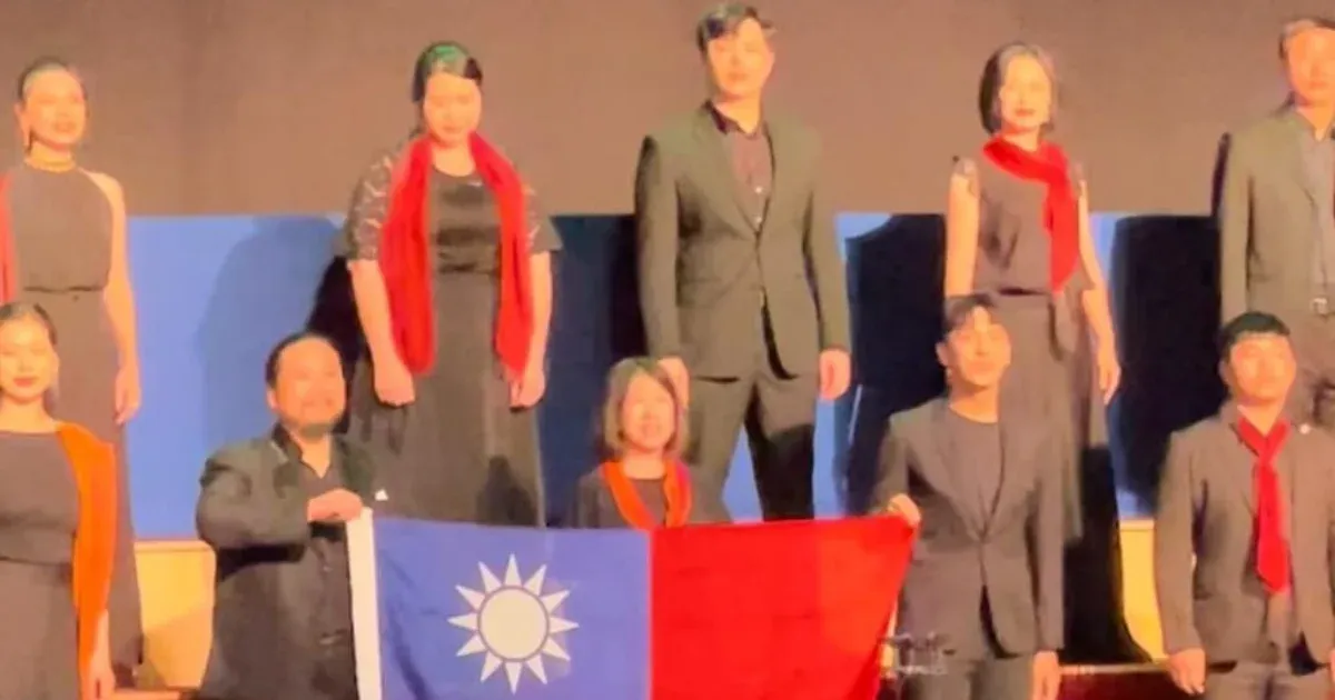 The Taiwanese choir also sang the gypsy song Túró ésís in Nyíregyháza, but they had to remove their national flag from the stage.