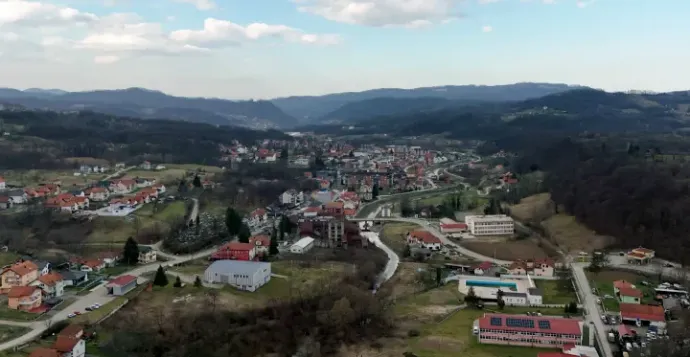 An aerial photo of the Bosnian town of Lopare – Photo: Rusmir Smajilhodzic / AFP