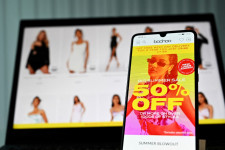Az ár- és divatérzékeny magyar vásárlók imádják a használt ruhát és az ultra fast fashiont is