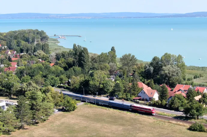 Biciklist gázolt el a vonat Balatonfenyvesnél