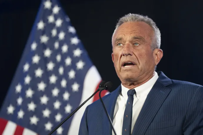 Robert F. Kennedy Jr. korábbi elnökjelölt beszédet mond a Renaissance Phoenix Downtown Hotelben 2024. augusztus 23-án az arizonai Phoenixben – Fotó: Rebecca Noble / Getty Images / AFP