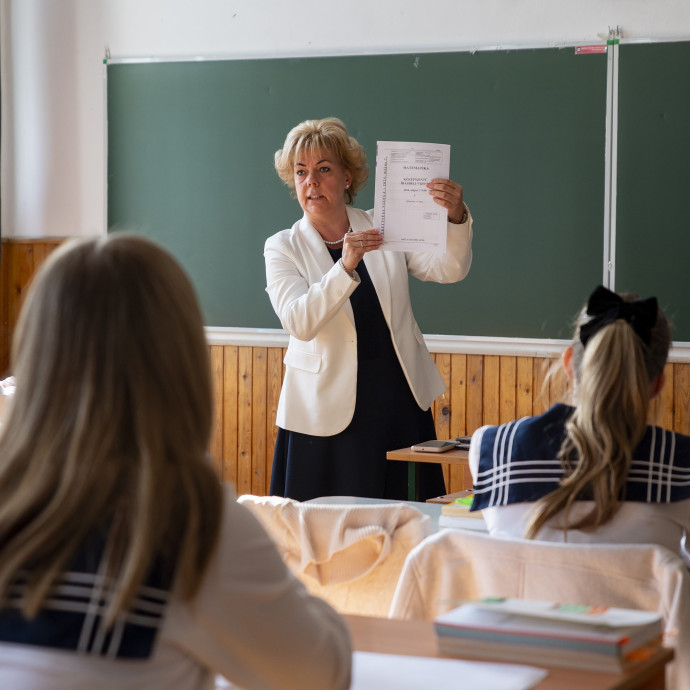 Kevesebb lesz a jogellenesen tartott tanóra, de milyen áron?