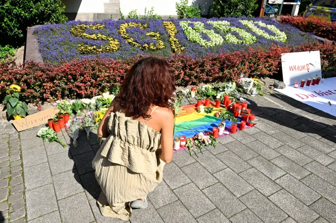 Berobbantottak egy ajtót, 15 éves fiút vettek őrizetbe a solingeni késelős támadás után, de valószínűleg nem ő az elkövető