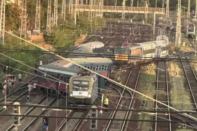 Kisiklott egy InterCity, lebénult a vonatforgalom a Keletinél