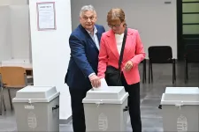 Pártlistás szavazás helyett egyéni választókörzeteket hozna létre a Fidesz a határon túli magyaroknak