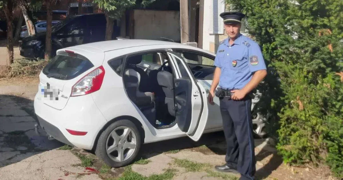 Rázáródott egy kétéves gyerekre a kocsiajtó a napon, kalapáccsal jöttek a rendőrök