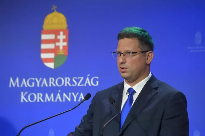 Gulyás Gergely bemondott egy számot a meleg miatt elhalasztott műtétekről, némi trükközéssel próbálják azt alátámasztani