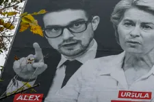 Emlékeznek Alex Soros mutatóujjára a kormány plakátjain? Az igazából Zelenszkij ujja volt