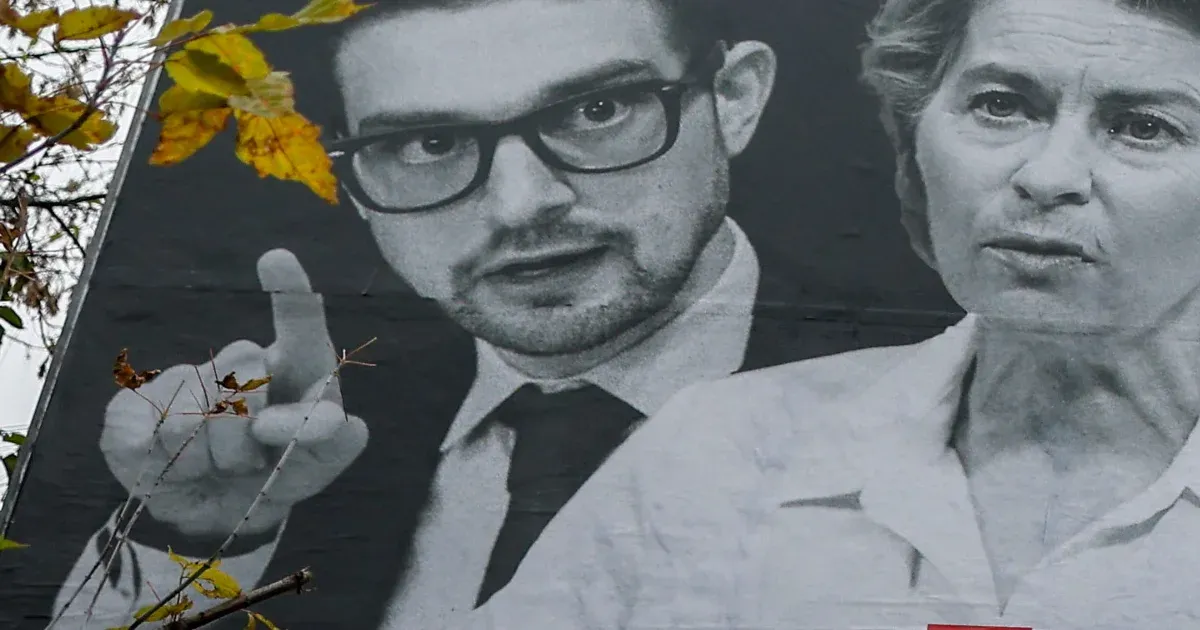 Emlékeznek Alex Soros mutatóujjára a kormány plakátjain? Az igazából Zelenszkij ujja volt