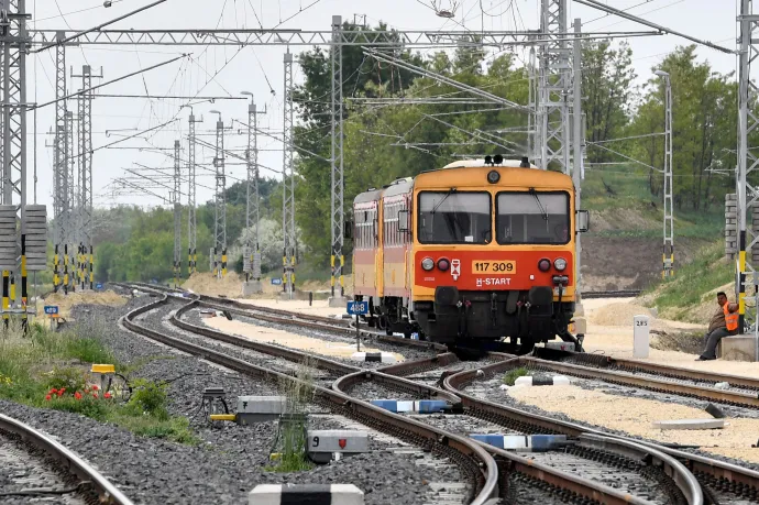 Nem jött a hajnali vonat Pusztaszabolcsra, nem értek be a munkások Székesfehérvárra