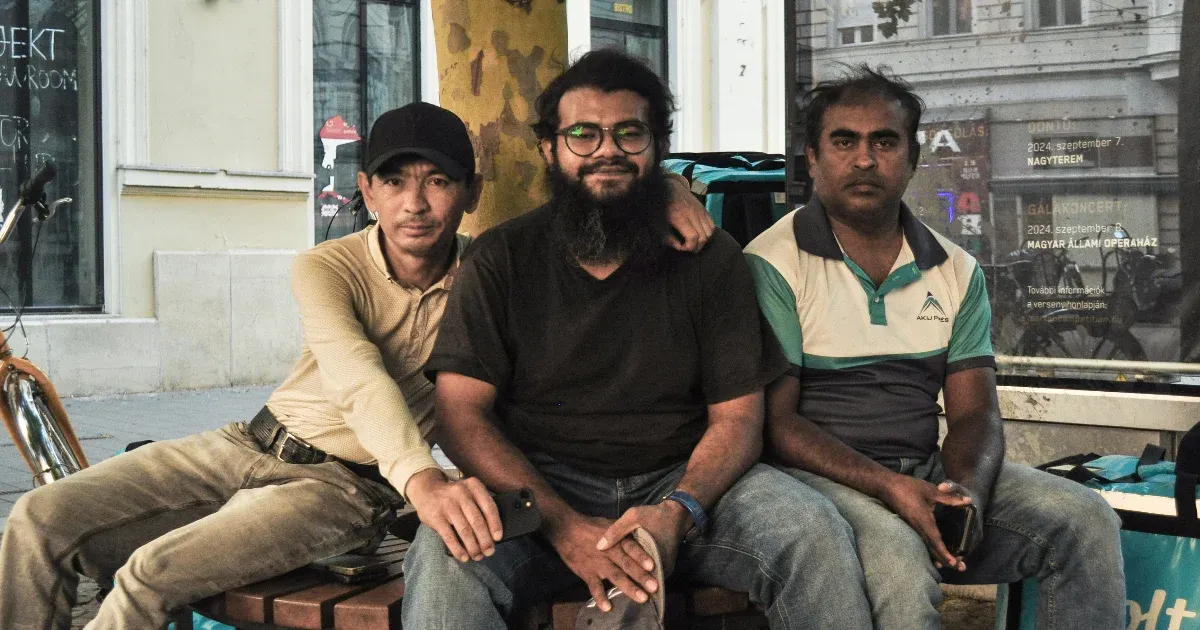Mohammed 1600 forintot keres óránként, és a szállásról is gondoskodnia kell, de így is többet tud félretenni, mint Bangladesben
