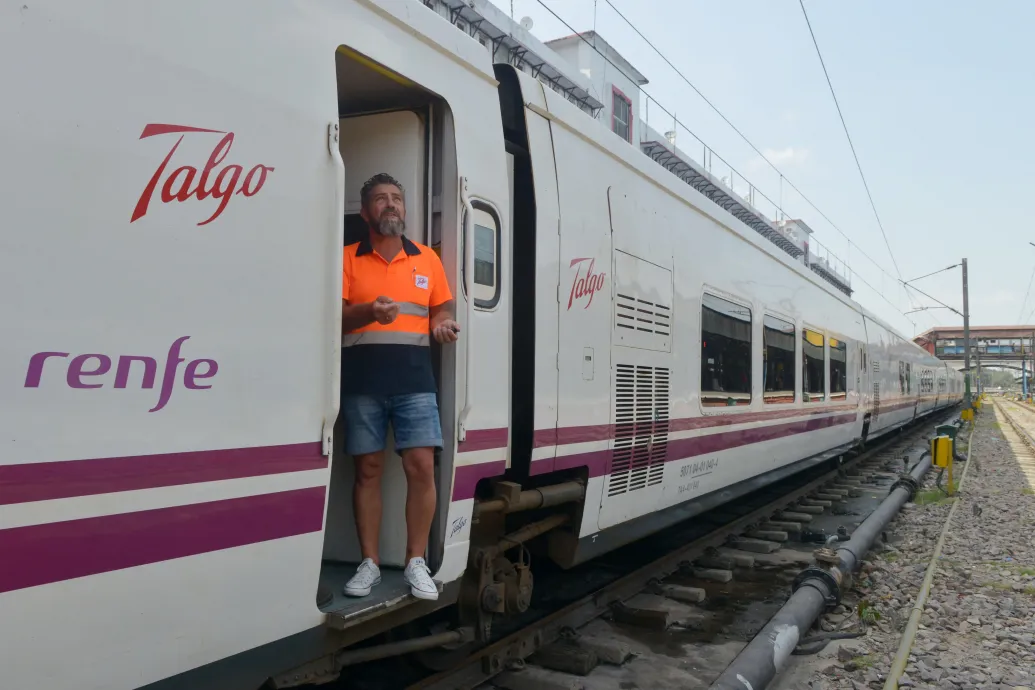 A spanyol titkosszolgálat már az ajánlattétel előtt elkezdte vizsgálni a Talgo vonatgyártóra bejelentkező magyar vevőt