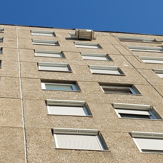 Miért kell tűrnünk, hogy a fejünkre csöpögtetik a légkondik vizét?