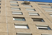 Miért kell tűrnünk, hogy a fejünkre csöpögtetik a légkondik vizét?