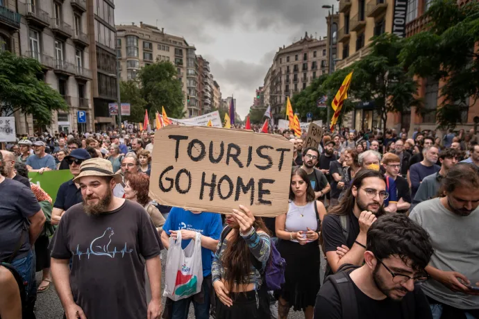 Tömegturizmus elleni tüntetés Barcelonában 2024. június 19-én – Fotó: Paco Freire / SOPA Images / LightRocket / Getty Images