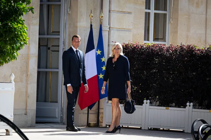 Jordan Bardella és Marine Le Pen találkozóra érkezik az Elysée-palotába 2024. augusztus 23-án – Fotó: Telmo Pinto / Telmo Pinto / AFP