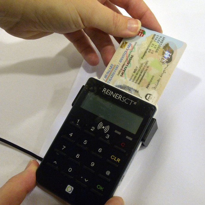 Nyolc eltékozolt év után vége a személyi igazolványhoz járó e-aláírásnak