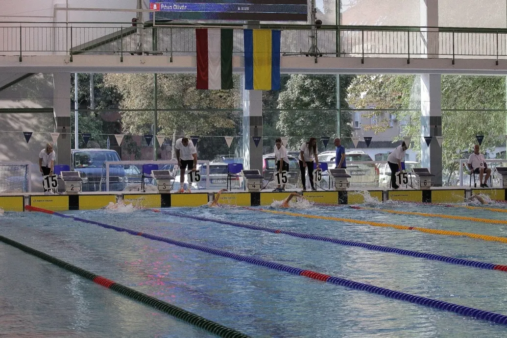 Debrecenben volt egy ifjúsági úszóversenyen, amit 56 éremmel nyertek a meghívott oroszok