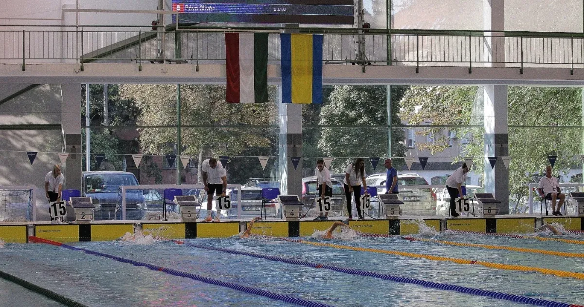 Debrecenben volt egy ifjúsági úszóverseny, amit 56 éremmel nyertek a meghívott oroszok