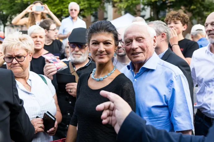 Sahra Wagenknecht és férje, Oskar Lafontaine egy kampányrendezvényen a türingiai Eisenachban 2024. augusztus 19-én – Fotó: Jens Schlueter / Getty Images