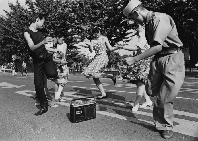 Táncosok Haradzsukuban 1978-ban és valamikor a kilencvenes években – Fotó: Keystone / Hulton Archive / Getty Images és In Pictures Ltd. / Corbis / Getty Images