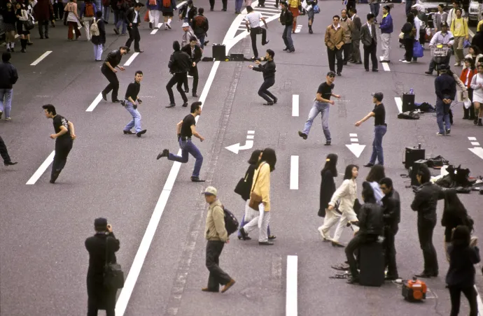 Táncosok Haradzsukuban 1978-ban és valamikor a kilencvenes években – Fotó: Keystone / Hulton Archive / Getty Images és In Pictures Ltd. / Corbis / Getty Images