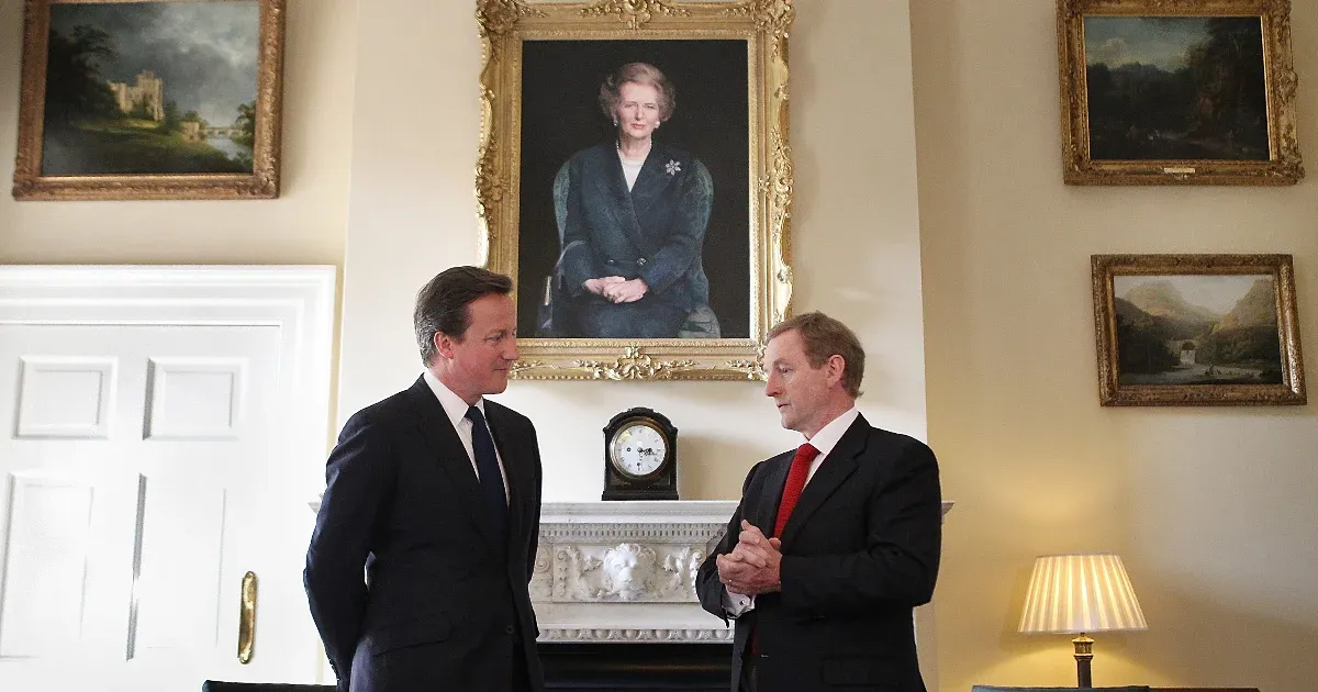 Pipák a toryk, a munkáspárti miniszterelnök lekapta a falról Thatcher portréját