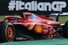 Charles Leclerc nyerte a Forma–1-es Olasz Nagydíjat