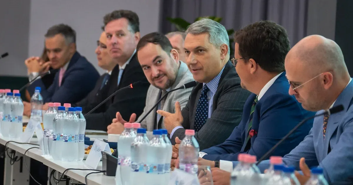 Lázár: Elvárom a MÁV új vezetőitől, hogy személyesen vegyenek részt a vasútról zajló vitákban