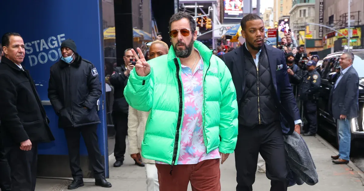 Adam Sandler a TikTok-generációnak már nemcsak színész, hanem divatikon is