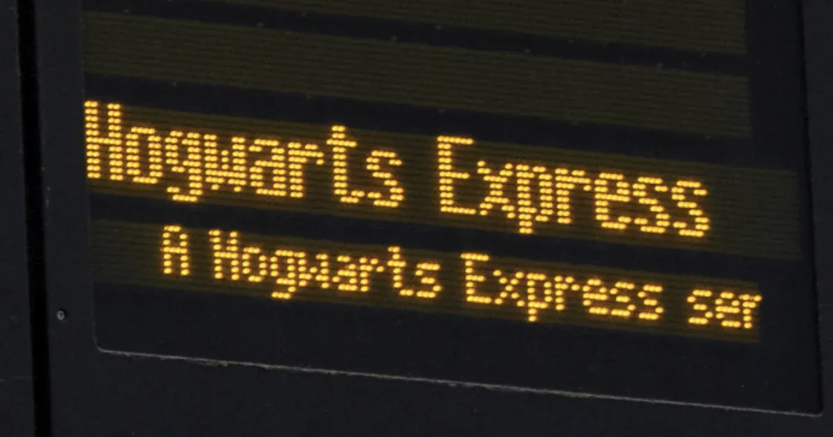 Hoppon maradtak, pfújolni kezdtek a londoni vasútállomáson a Harry Potter-rajongók