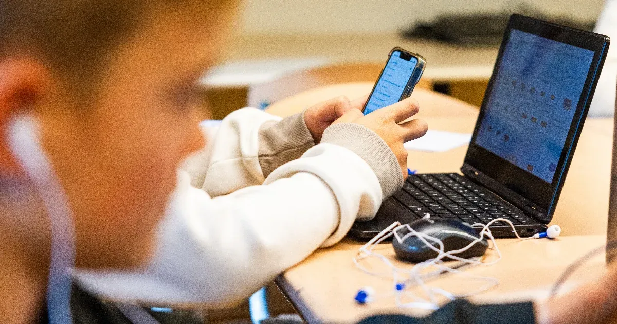 Komoly zavar a mobilrendelet körül: nem egyértelmű, mikor lehet használni az okoseszközöket az iskolákban