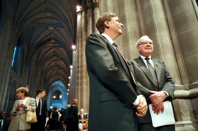 Bill Gates és Warren Buffett egy megemlékezésen 2001. július 23-án – Fotó: Michel Ducille / The Washington Post / AFP