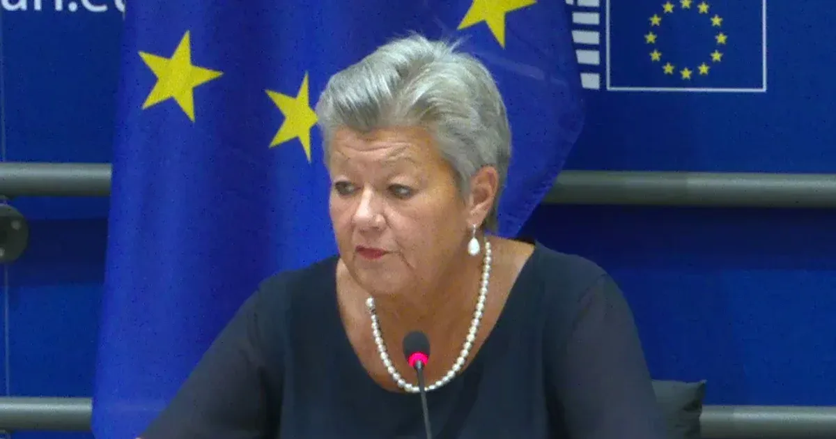 Újabb levélben érdeklődik az oroszoknak is adható magyar nemzeti kártyáról az Európai Bizottság