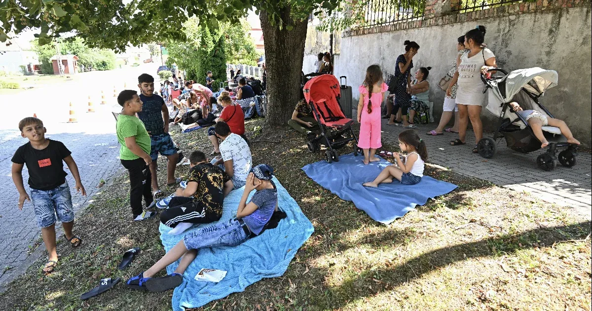 A kormánybiztos szerint az ukrajnai menekültek 95 százaléka békésen hagyta el szállását, a többieket a Helsinki Bizottság biztatta ellenállásra, a Helsinki szerint ez nem igaz
