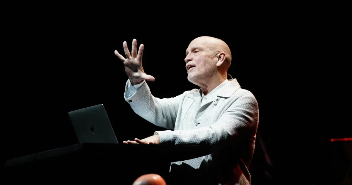 John Malkovich fellépőként tér vissza a Magyar Zene Házába