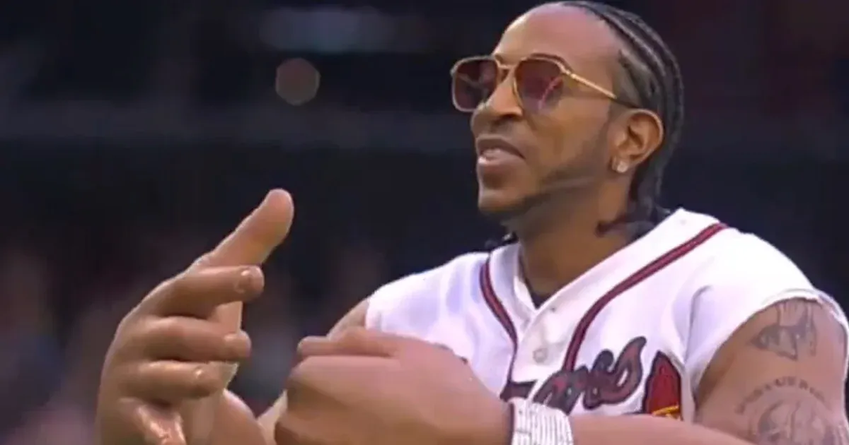 Gigantikus műbicepszekkel dobta az elsőt egy baseball-meccsen Ludacris