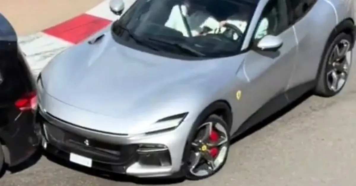 Koccanhatott Charles Leclerc a méregdrága Ferrarijával