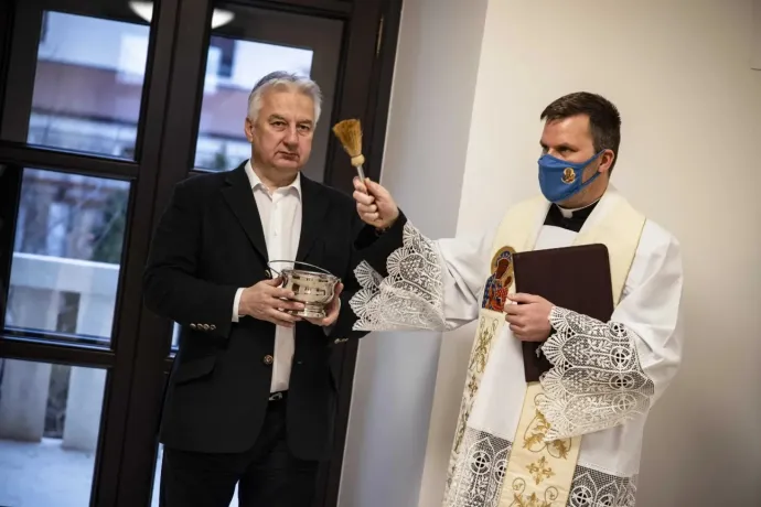 Star priest who consecrated Orbán's office and Megafon may have attended gay parties, Catholic Church investigating