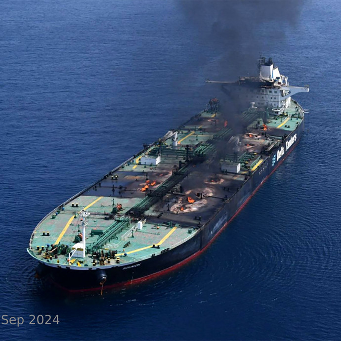 Hajók lángolnak, mégis nő a forgalom Európa legfontosabb kereskedelmi útvonalán