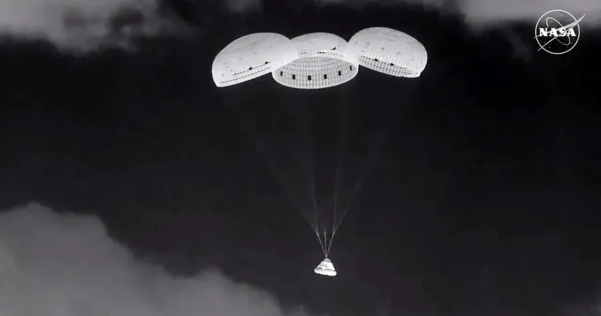 Asztronauták nélkül tért vissza a Boeing űrkapszulája az ISS-ről
