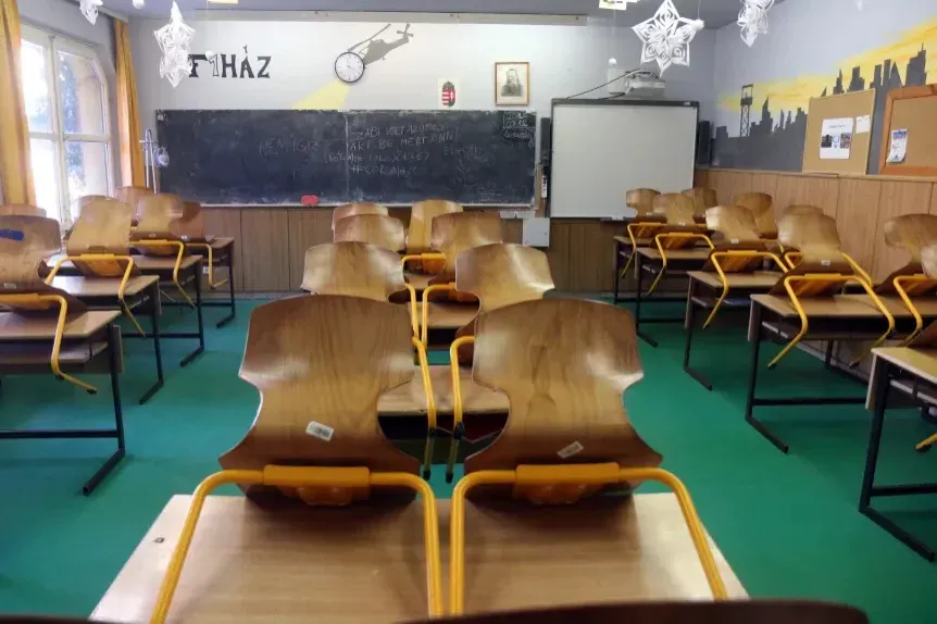 Pert nyert a biztonsági kockázattá nyilvánított matektanár Rogán titkosszolgálata ellen – Forrás: Telex.hu