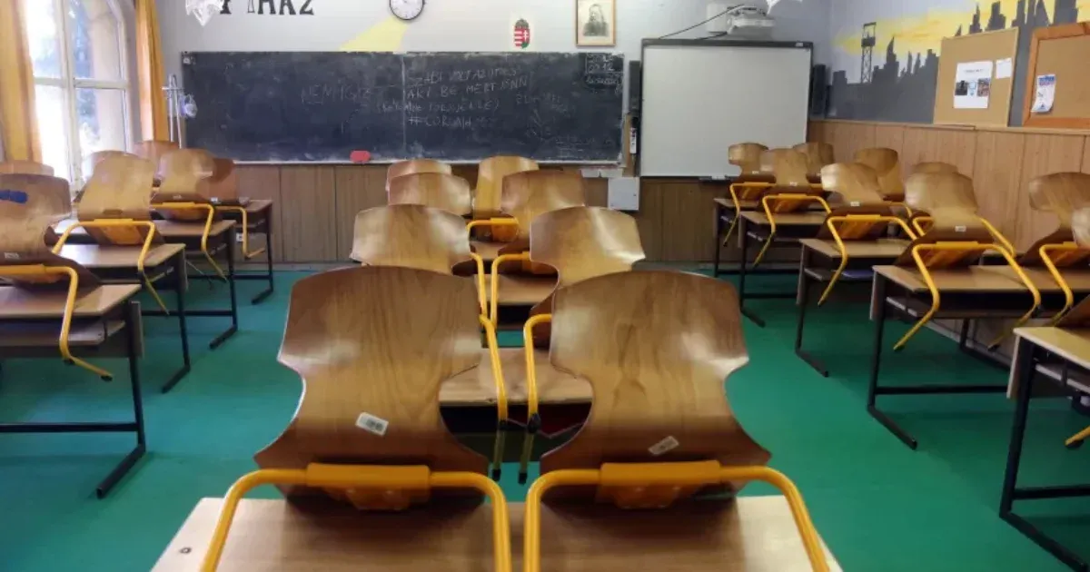 Pert nyert a biztonsági kockázattá nyilvánított matektanár Rogán titkosszolgálata ellen