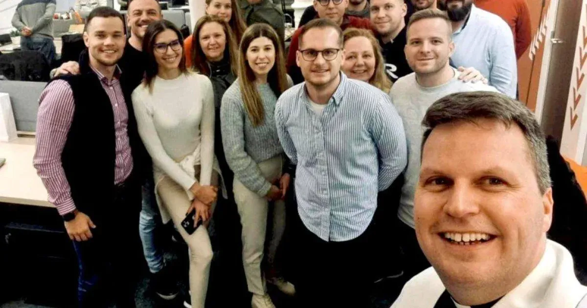 Hallgat, hárít vagy már eddig is üzengetett – így kezeli a kormánymédia Bese Gergő ügyét