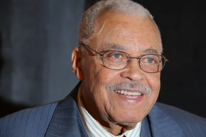 Meghalt a Darth Vader ikonikus hangját adó James Earl Jones