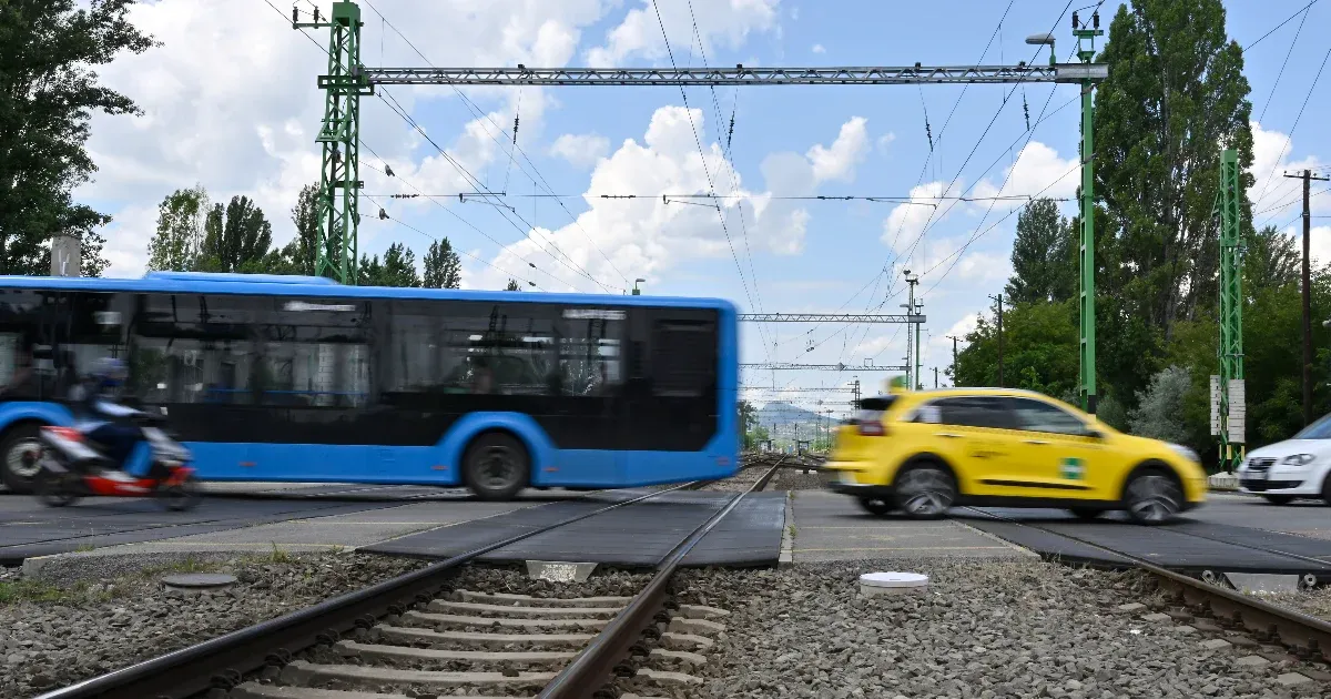 Kampányt indít a MÁV a telefonnyomkodás miatti halálos balesetek megelőzésére